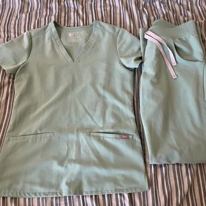 FIGs Jade scrub set